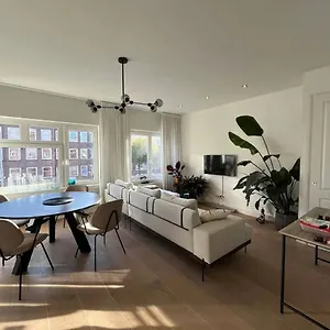 Fully Renovated Two Bedroom In The Centre Of Apartment