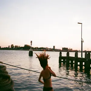 Ботель Captain Pippi; Amsterdam's Finest Houseboat Амстердам