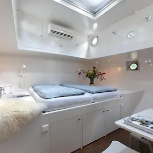 Houseboat Volle Maan Couette-café