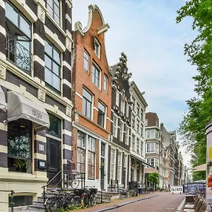 De Achterkamer, A Tiny Attic On The Herengracht