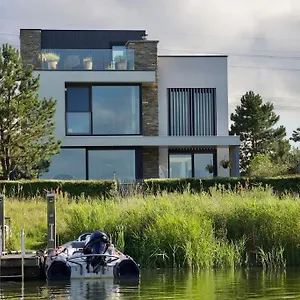 Luxury Waterfrontvilla * Amsterdam