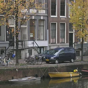 Singel 100 Bed & Breakfast *