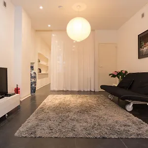 Bed & Breakfast White
