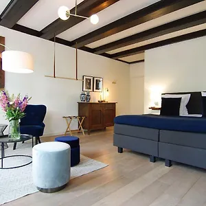 1637: Historic Canal View Guest house Amsterdam