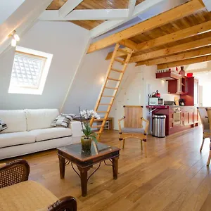 Apartment Van Eeghenstraat 161 I