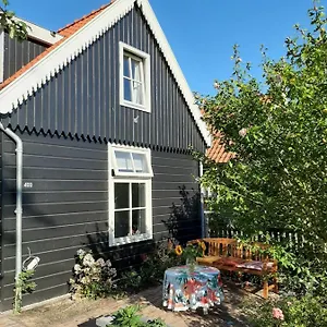 Tulp Noord Bed & Breakfast 2*