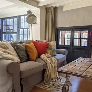 Lanestay Damsquare Bed & Breakfast