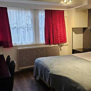 Otel Quentin Golden Bear 2*