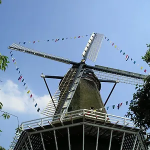 Houseboat Under The Mill 2*